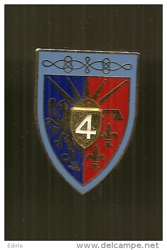 I16 INSIGNE PUCELLE 4 EME REGIMENT DE HUSSARDS 4EME RH éd Y Delssart  G441 Support Argenté - France