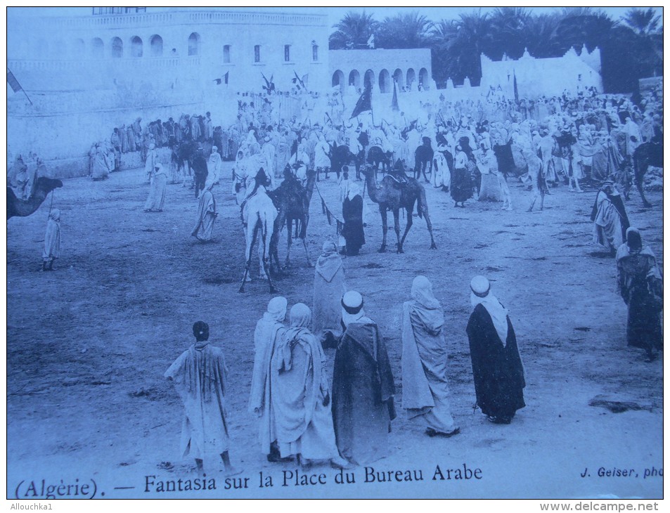 OUARGLA ALGERIE 1922  FANTASIA SUR LA PLACE DU BUREAU ARABE (Ex Colonie Française ) CPA Animée - Ouargla