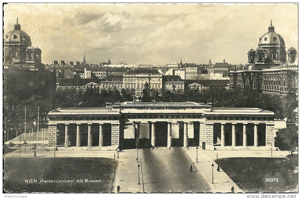 AUSTRIA  WIEN  Heldendenkmal Mit Museen - Musées