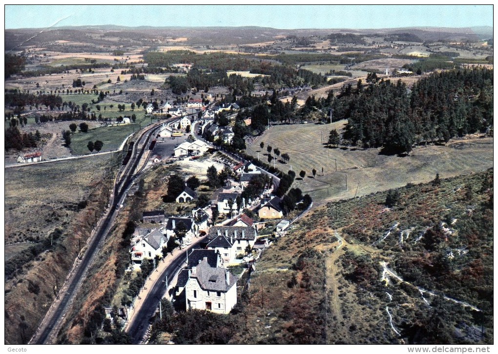 La Route De Marvejols Et La Gare - Aumont Aubrac