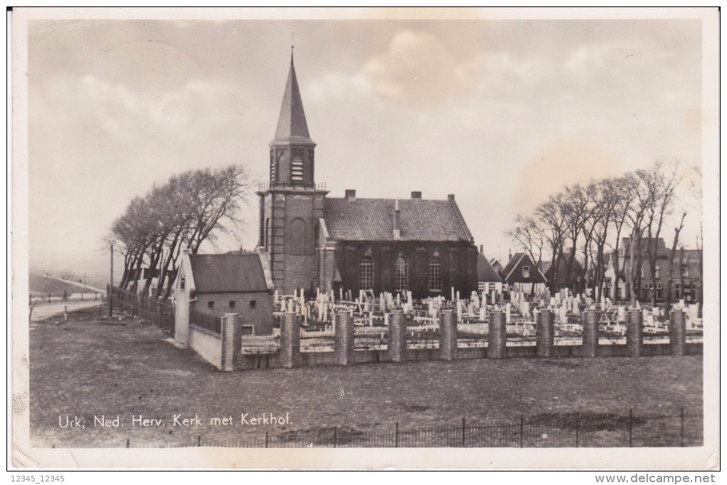 Urk Ned. Herv. Kerk Met Kerkhof - Urk