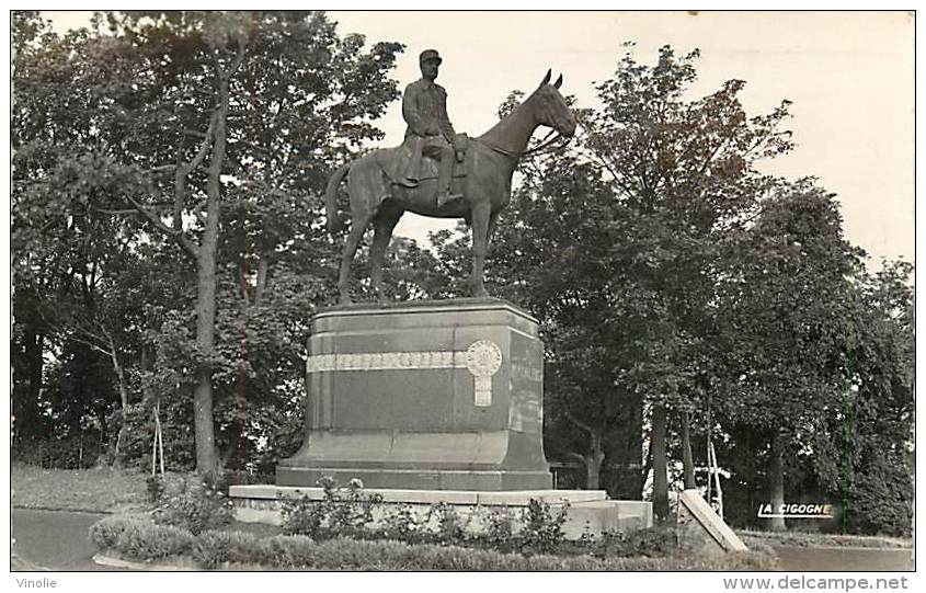 Réf : D-15-941 : CASSEL STATUE DU ML FOCH - Cassel