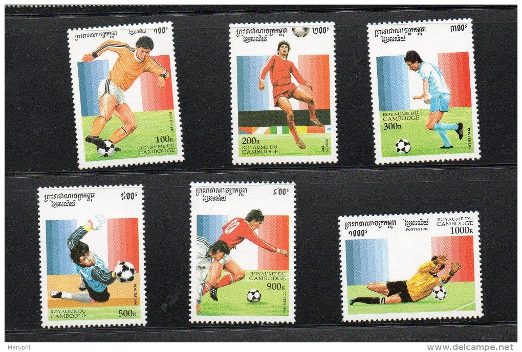 LOT 643 - CAMBODGE N° 1319/1324** -  FOOTBALL  Cote 12.75 &euro; - Neufs