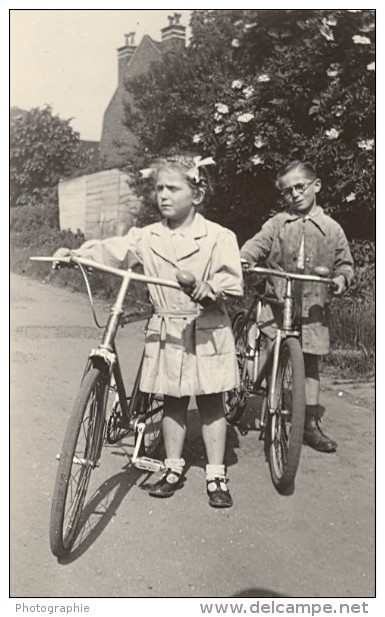 Amateur Snapshot Kids Bicycle France Old Photo 1948 - Autres & Non Classés