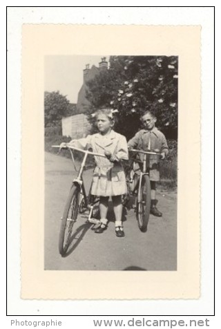 Amateur Snapshot Kids Bicycle France Old Photo 1948 - Autres & Non Classés