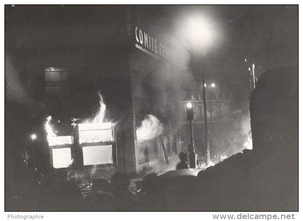 Manifestation Anti Communiste Incendie Paris France Ancienne Photo 1956 - Autres & Non Classés