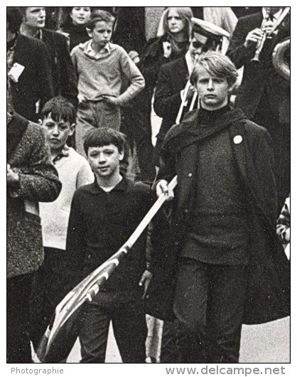 Young Socialists At Vietnam War Demonstration London Old Photo 1960's - Other & Unclassified