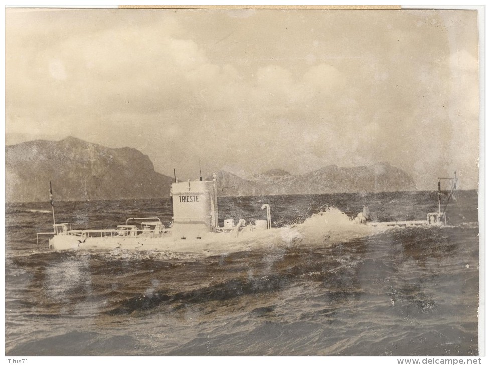 Photo Ancienne "Le Bathyscaphe Trieste" 1957 - Bateaux