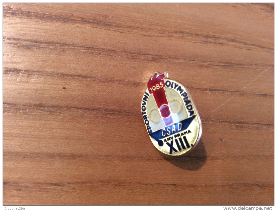 Pin´s "SPORTOVNI 1985 OLYMPIADA CSAD KNV PRAHA XIII" (Tchécoslovaquie) - Olympische Spiele