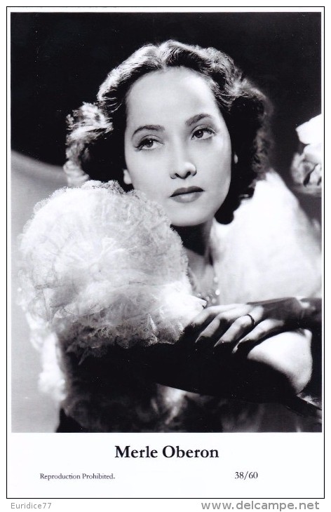 MERLE OBERON - Film Star Pin Up - Publisher Swiftsure Postcards 2000 - Artistes