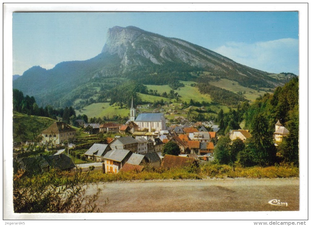 CPSM SAINT PIERRE D'ENTREMONT (Isère) - 640 M Vue Générale Au Fond La Roche Véran 1430 M - Saint-Pierre-d'Entremont