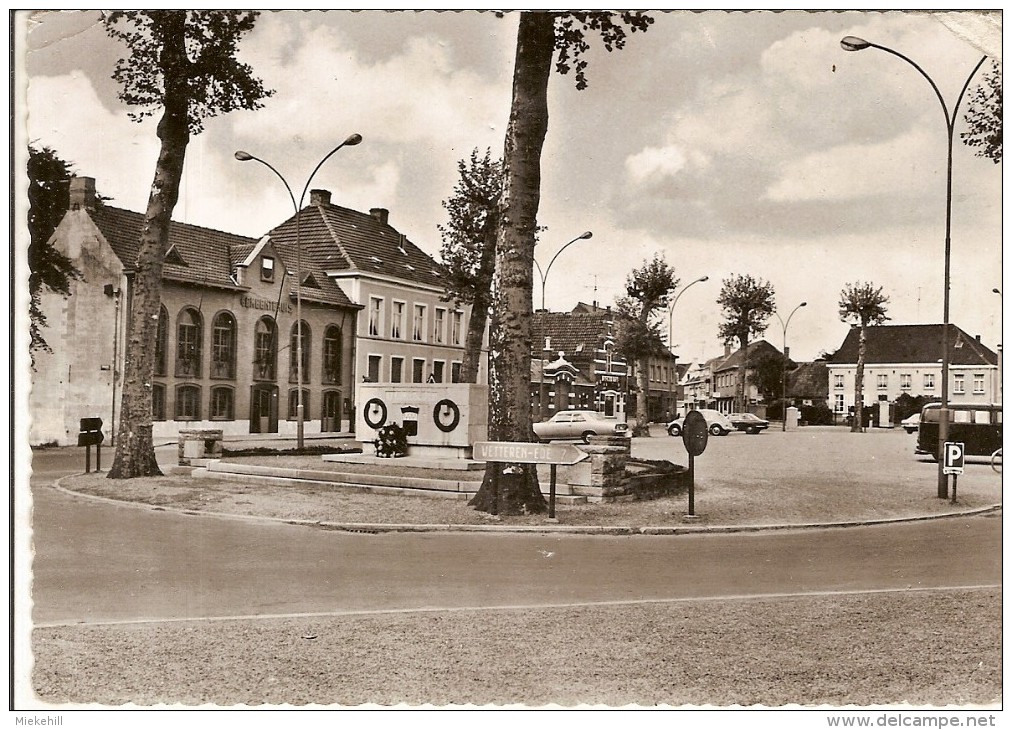 HEUSDEN-KERK-DORPSPLAATS-GEMEENTEHUIS- SCHIETSE-automobiles- - Heusden-Zolder