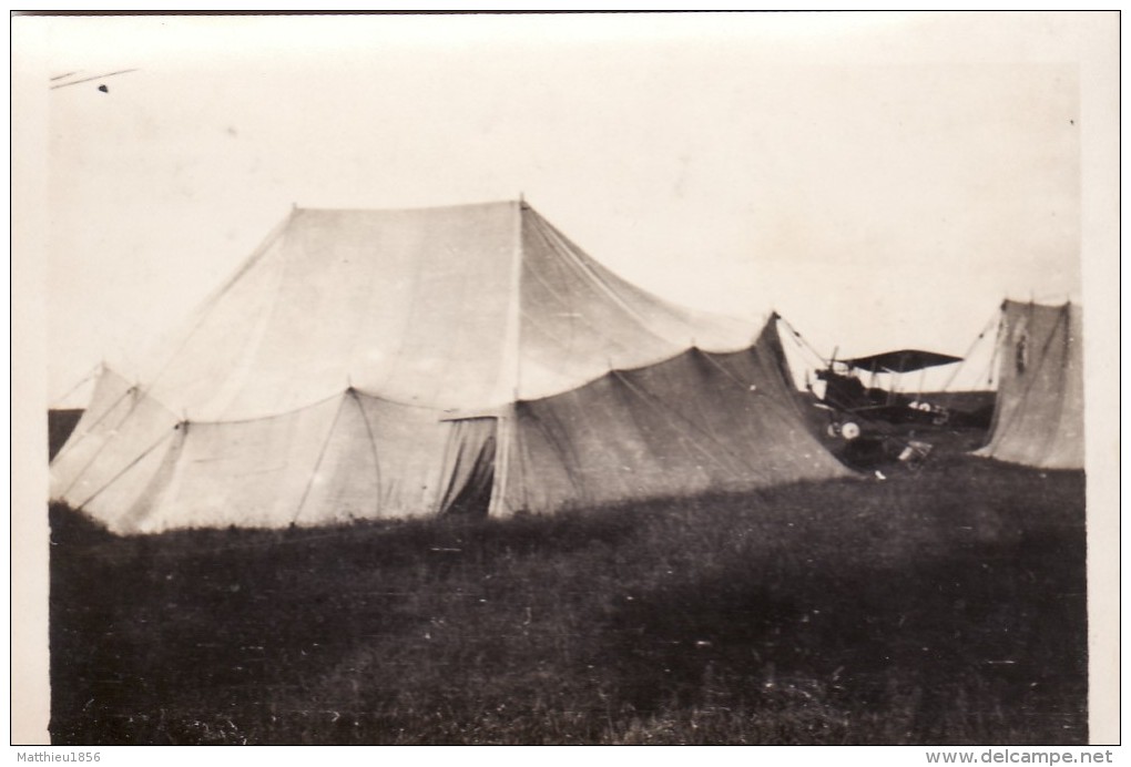 Photo Juin 1917 REMAUCOURT (près Chaumont-Porcien) - Un Parc D'aviation Allemand, Avion (A102, Ww1, Wk 1) - Other & Unclassified