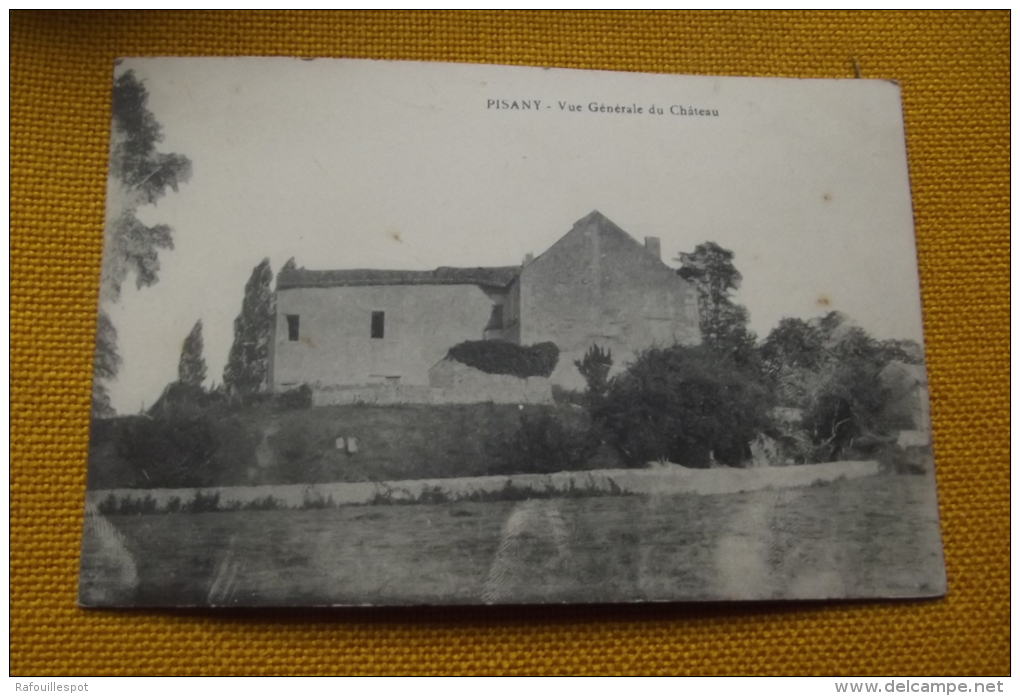 Cp Pisany Vue Generale Du Chateau - Ruffec