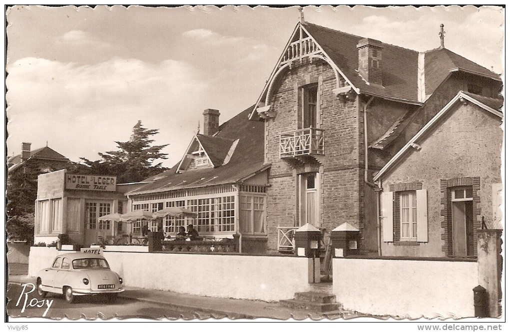 44 - THARON  PLAGE - T.Belle Carte Dentelée Et Animée De L'Hôtel St Léger ( Vieille Voiture ) - Tharon-Plage