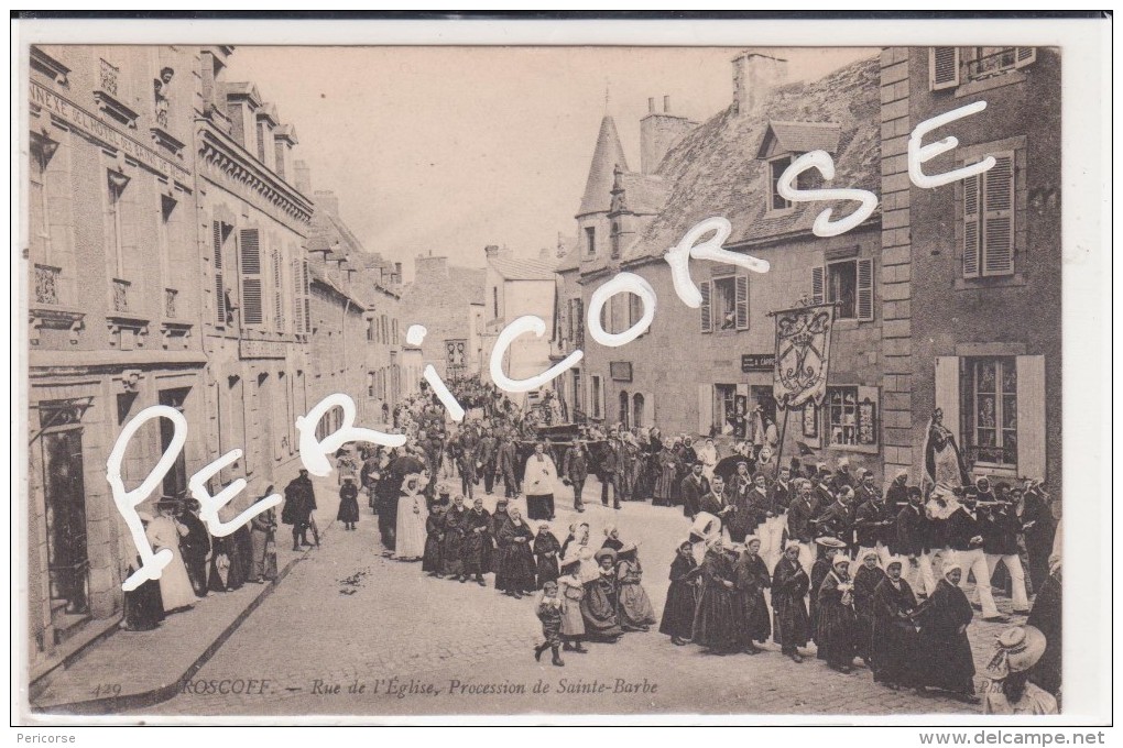 29  Roscoff   Procession De Sainte Barbe  Rue De L'eglise - Roscoff