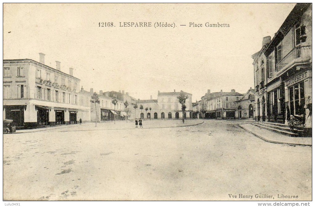 CPA - LESPARRE MEDOC (33) - Hôtel Du Lion Et Place Gambetta - Lesparre Medoc