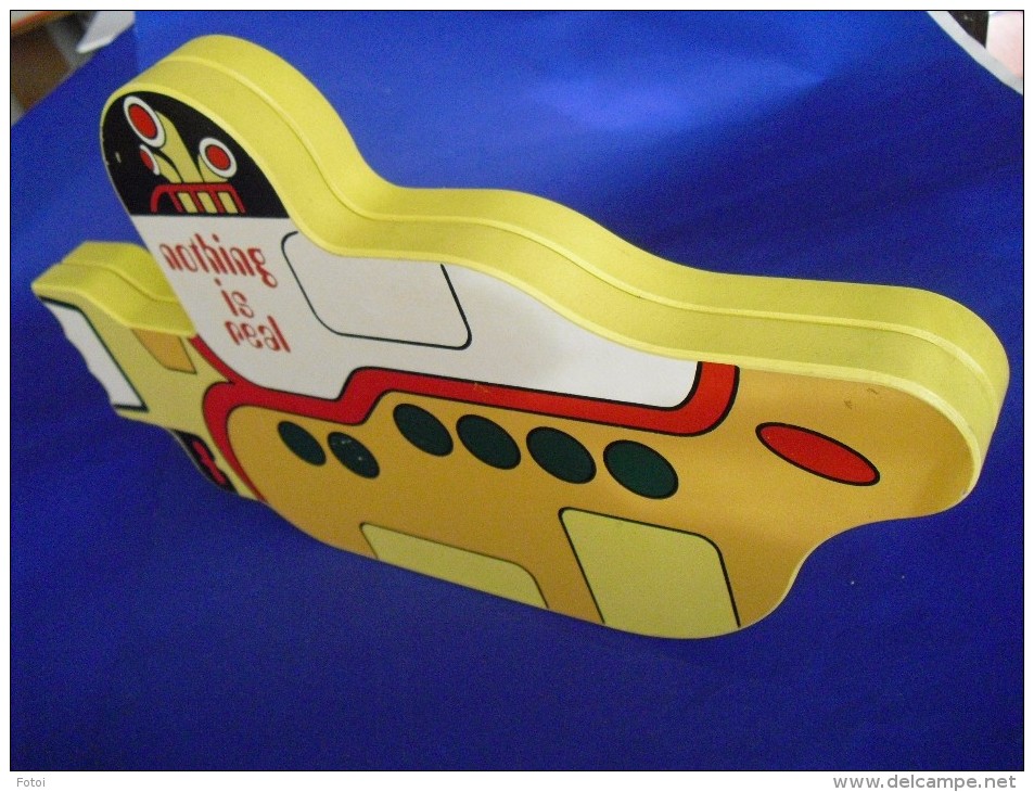 RARE BEATLES YELLOW SUBMARINE SHAPED CD WOODEN BOX BOITE TOLE 233/1000 Limited Edition - Limited Editions