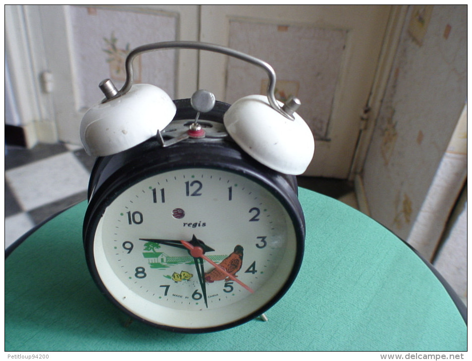 REVEIL ANIME A CLOCHES  Régis - Alarm Clocks