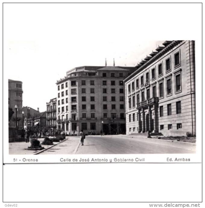 ORSTPA045-LFTD6614.Tarjeta Postal DE ORENSE.Edificios Y Personas.CALLE JOSE ANTONIO Y GOBIERNO CIVIL De Orense. - Orense