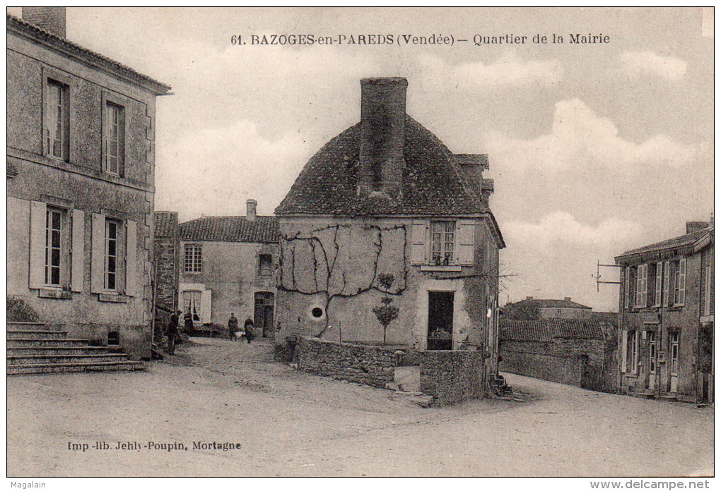 Bazoges En Pareds : Quartier De La Mairie - Autres & Non Classés