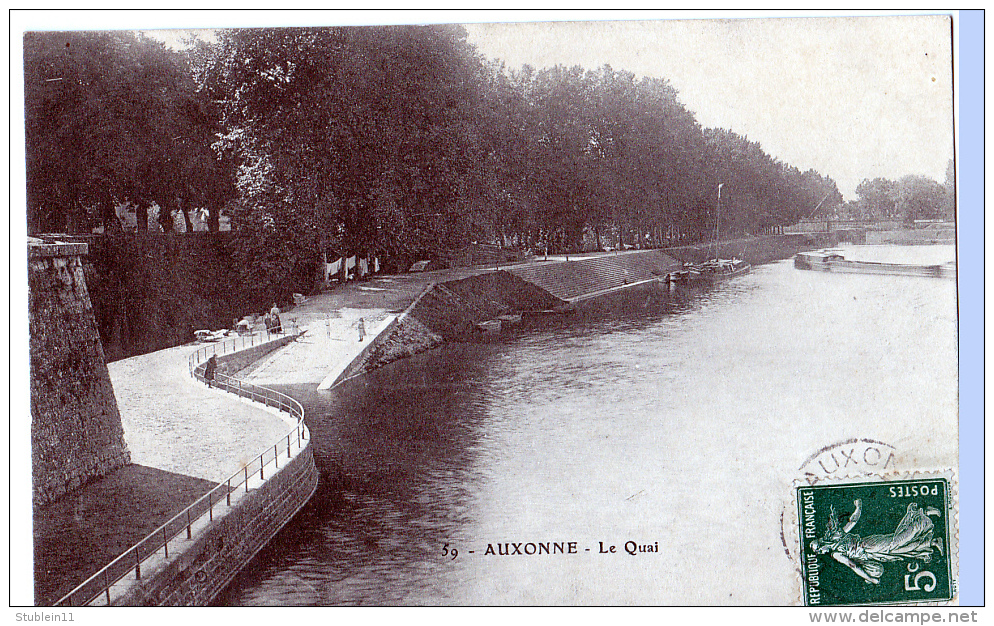 Auxonne (Côte-d'Or) Le  Quai.   (Le Scanne A "bistré" Cette Vue, Qui Est En N &amp; B) - Auxonne