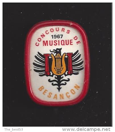 Badge Du Concours De Musique De Besançon De 1967 - Objets Dérivés