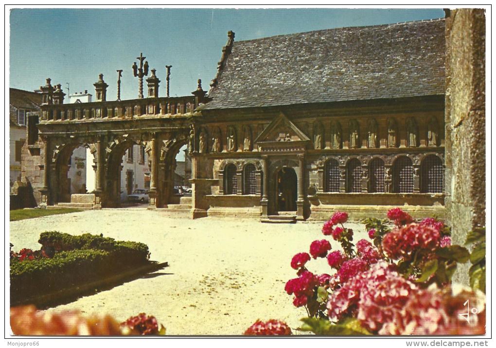 CPM De Sizun (Finistère)   L Arc De Triomphe Et La Chapelle Ossuaire Du XVI ème Siècle - Sizun