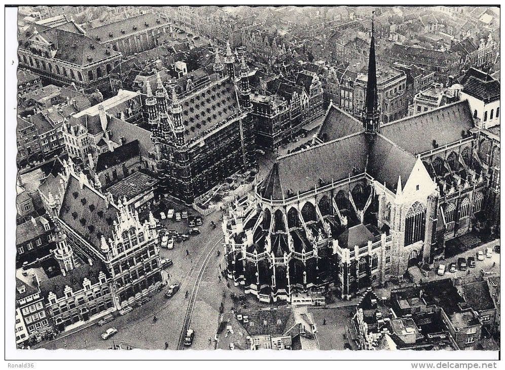 CP Belgique LEUVEN LOUVAIN Hotel De Ville ( Vue Aérienne Habitations Cathédrale Ligne De Tramway Voitures Automobiles ) - Leuven