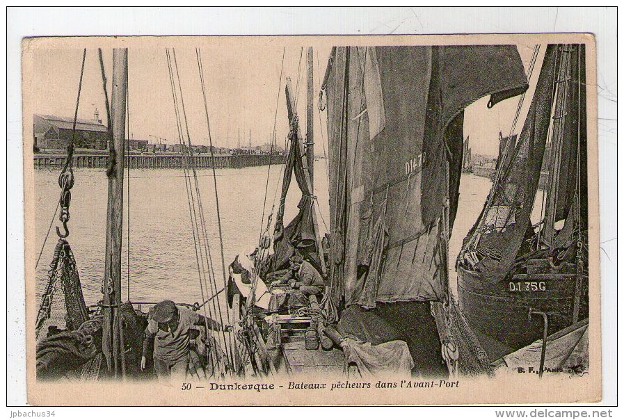 DUNKERQUE. BATEAUX PECHEURS DANS  L´AVANT PORT - Dunkerque