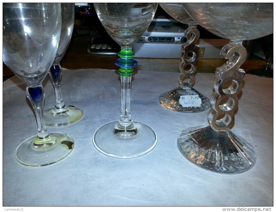 Série De 5 Verres, Moderne Des Année 90-2000, En Tres Bon Etat - Verre & Cristal