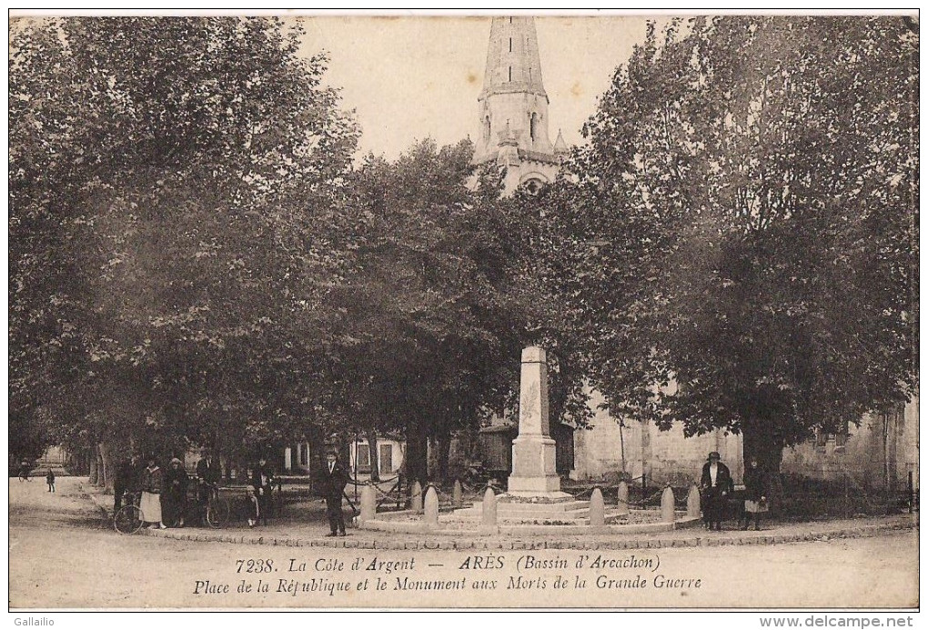 ARES PLACE DE LA REPUBLIQUE ET LE MONUMENT AUX MORTS DE LA GRANDE GUERRE CPA ANIMEE - Arès