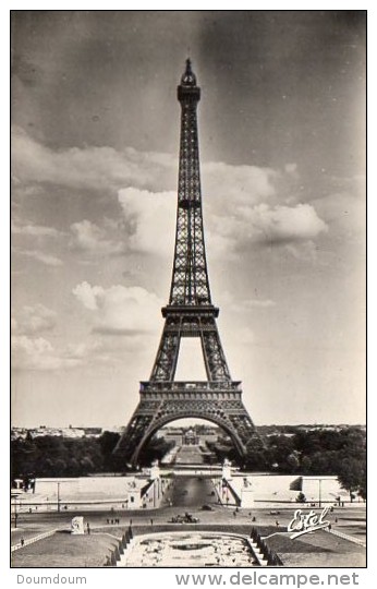 CPSM PARIS - LA TOUR EIFFEL - Tour Eiffel