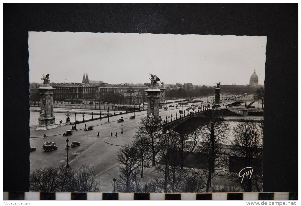 75,  PARIS ET SES MERVEILLES, LE PONT ALEXANDRE III ET L'ESPLANADE DES INVALIDES - Ponts