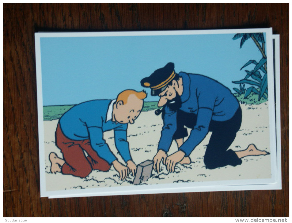TINTIN Reproduction  CARTE POSTAL  TINTIN Et HADDOCK ASSIS CREUSE DANS LE SABLE  HERGE - Tintin