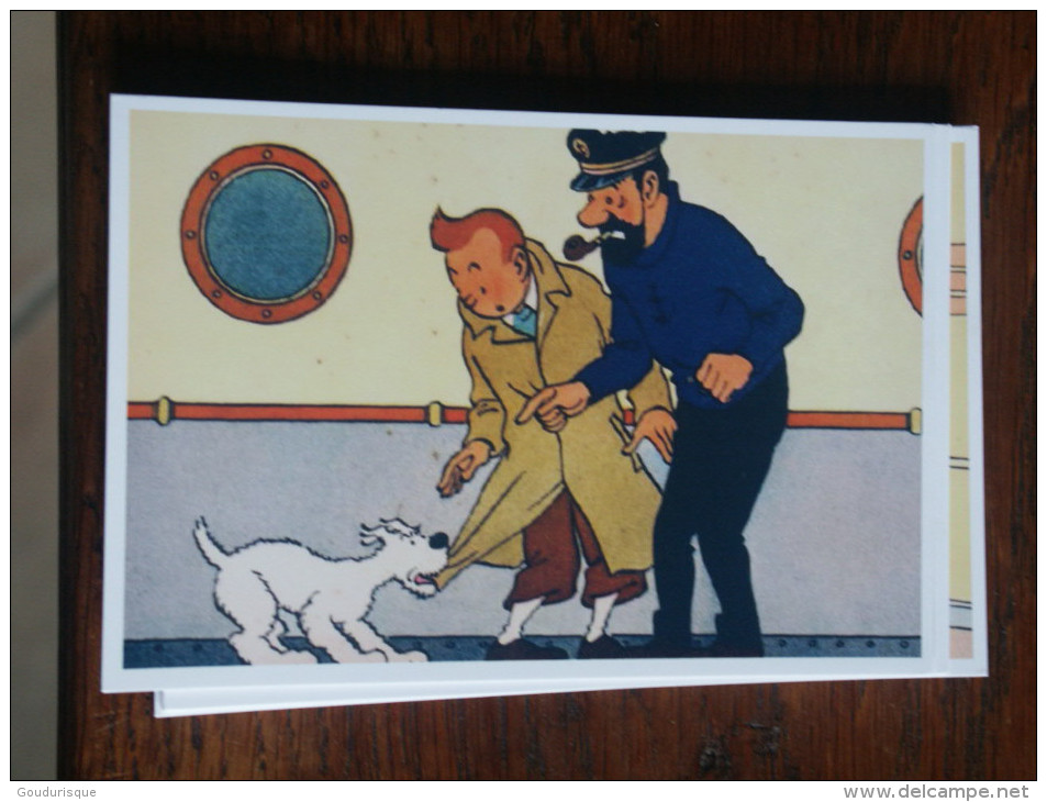 TINTIN Reproduction  CARTE POSTALE  TINTIN HADDOCK SUR LE PONT D'UN BATEAU  HERGE - Tintin