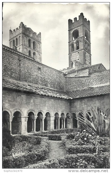 LANGUEDOC ROUSSILLON - 66 - PYRENEES ORIENTALES - ELNE Près PERPIGNAN - CPSM PF NB  - Le Cloitre - Jardin - Elne