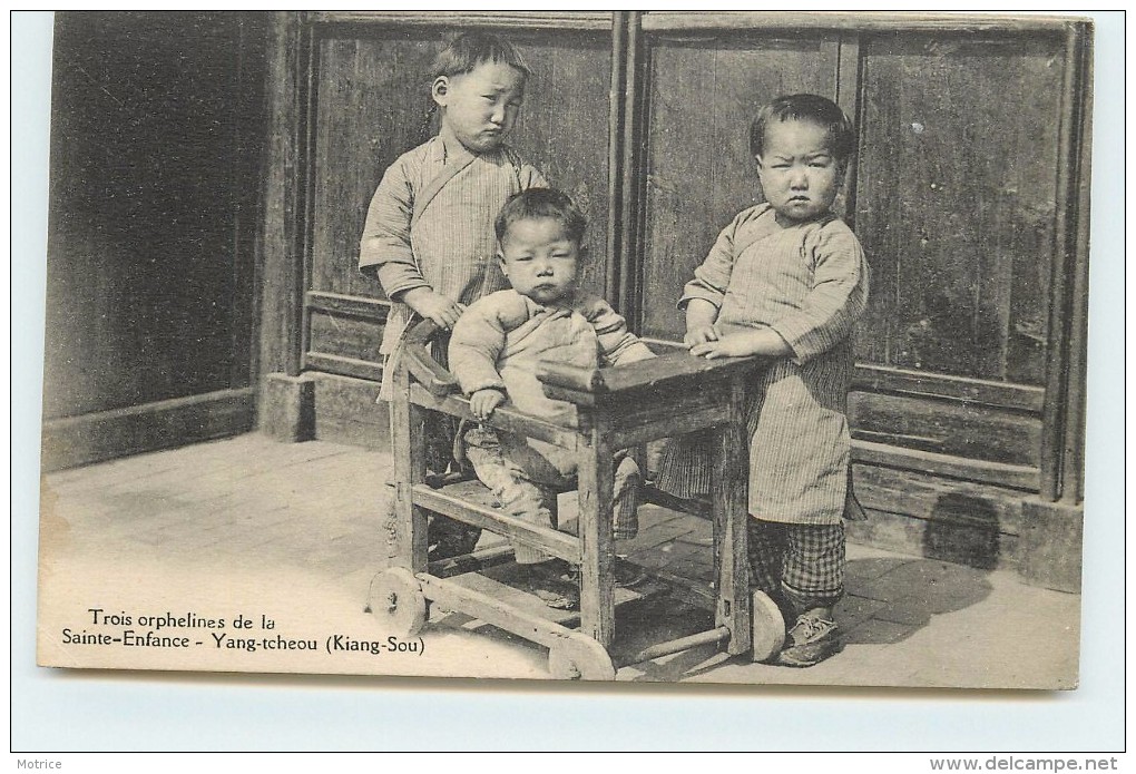 YANG-TCHEOU (Kiang-Sou) - Tros Orphelins De La Saint Enfance. - Chine