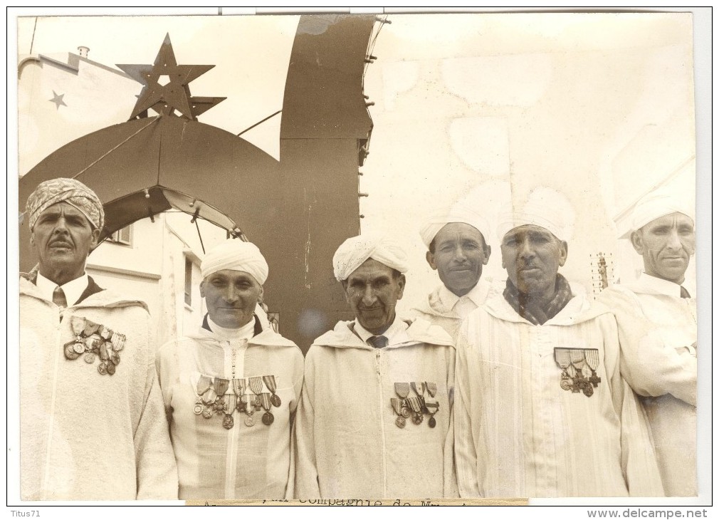 Photo Ancienne "Anciens Combattants Tunisiens De L'Armée Française à Fès" 1975 - Guerra, Militari