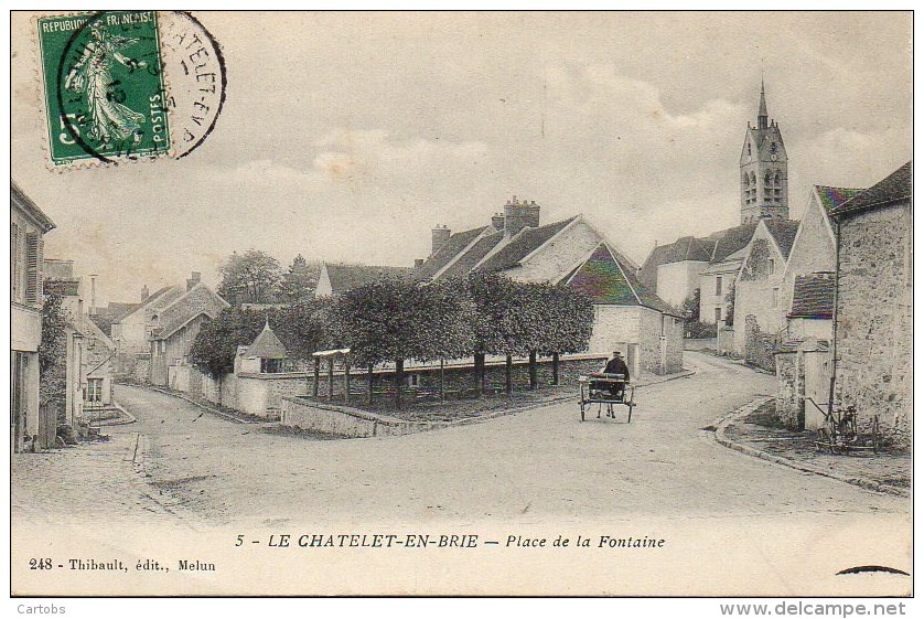 77 LE CHATELET-en-BRIE  Place De La Fontaine - Le Chatelet En Brie