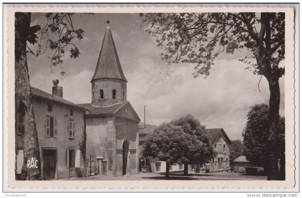 NANTIAT : PLACE DE L'EGLISE - CPSM FORMAT CPA - ECRITE 1953 - 2 SCANS - - Nantiat