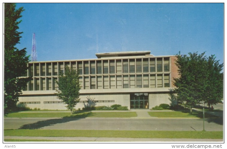 Iowa City Iowa, State University Of Iowa Communications Building On Campus, C1960s Vintage Postcard - Iowa City