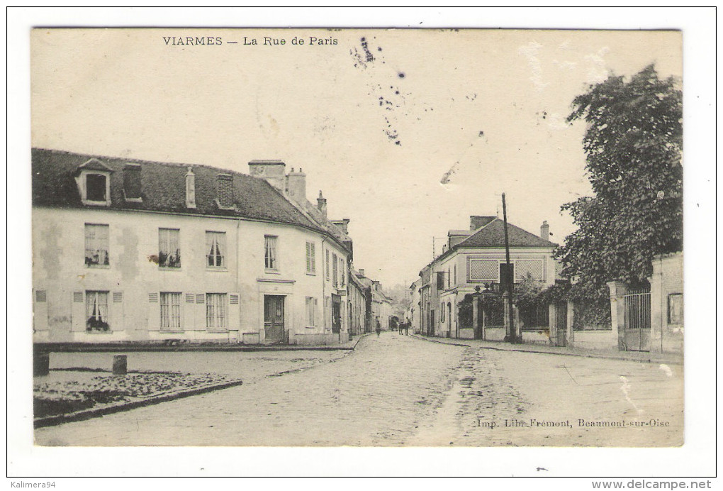 VAL  D' OISE  /  VIARMES  /  LA  RUE  DE  PARIS  /  Edit.  FREMONT  /  A Voyagé En 1905  ( Timbre-taxe Au Dos ) - Viarmes