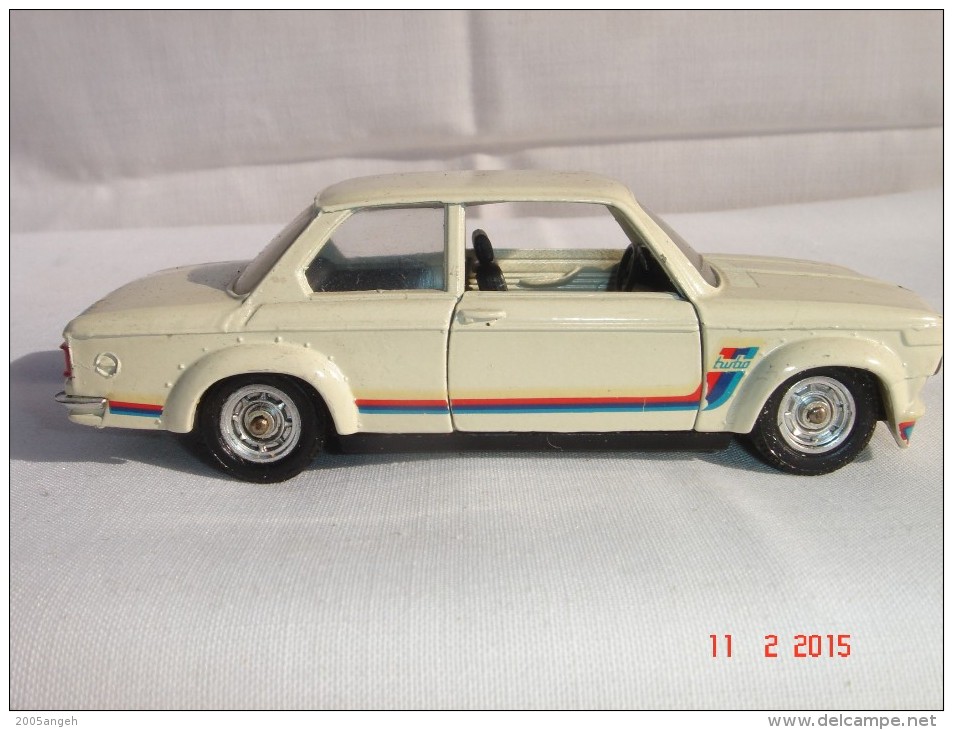 Voiture Solido BMW 2002 "Turbo" - Made In France - 1/43  N°28  10-75 - Portes Ouvrantes, Sièges Rabatables, Très Bon éta - Autres & Non Classés