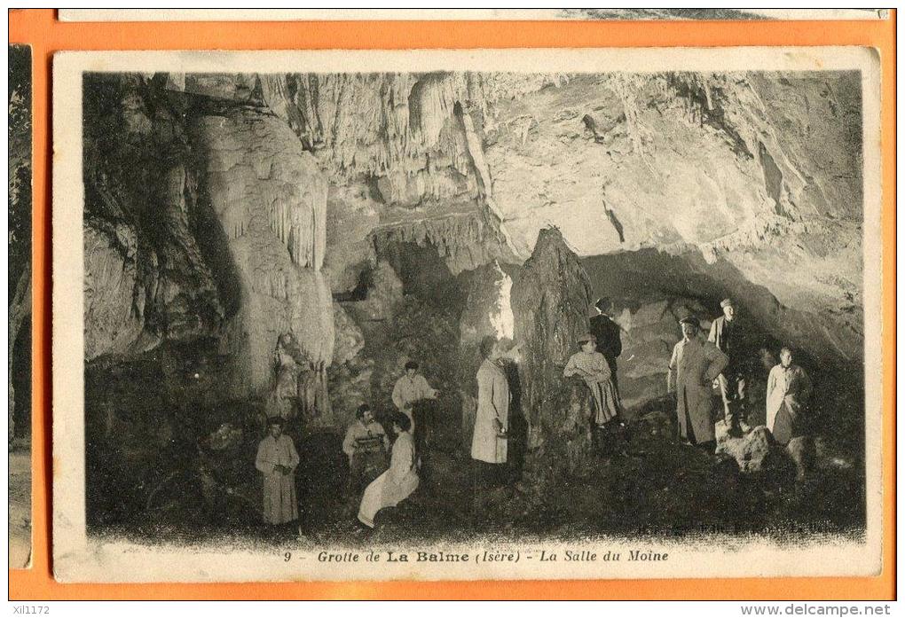 MN7-09  Grotte De La Balme, La Salle Du Moine. TRES ANIME. Höhle Von La Balme Isère. Non Circulé - La Balme-les-Grottes