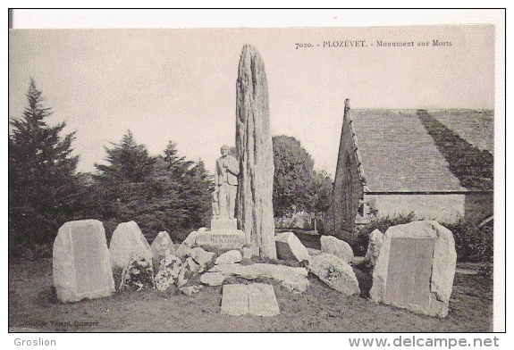 PLOZEVET 7020 MONUMENT AUX MORTS (MENHIRS) - Plozevet