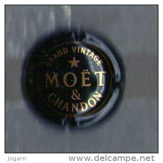 CHAMPAGNE - MOET ET CHANDON N° 235 - Möt Et Chandon