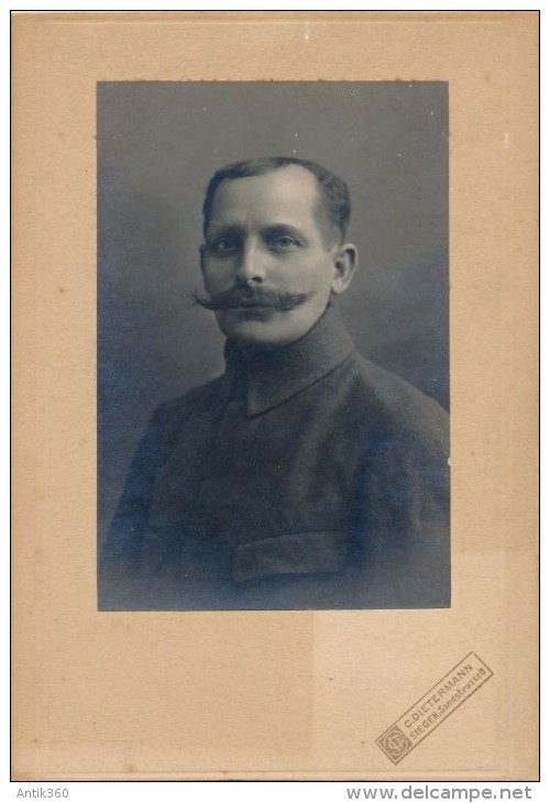 Photographie Portrait D´un Militaire Prisonnier De Guerre 1914-1918 WW1 Photographe C. DIETERMANN SIEGEN - Guerre, Militaire