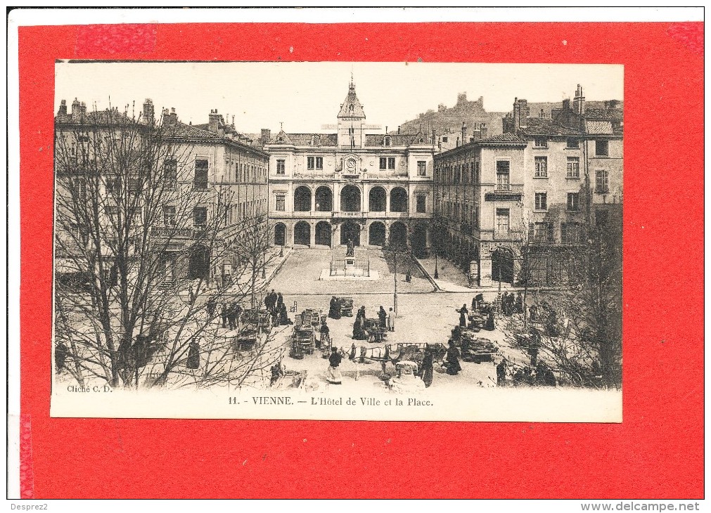 38 VIENNE Cpa Animée Marché Place De L' Hotel De Ville        11 CD - Vienne