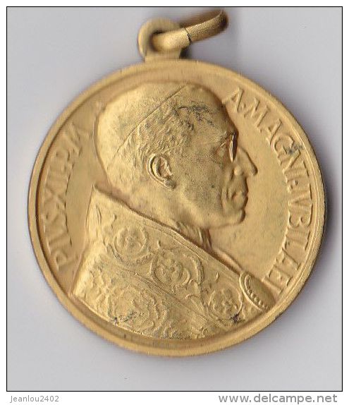 MÉDAILLE RELIGIEUSE.PAPE PIE XII Signé: PAGANI - Andere & Zonder Classificatie